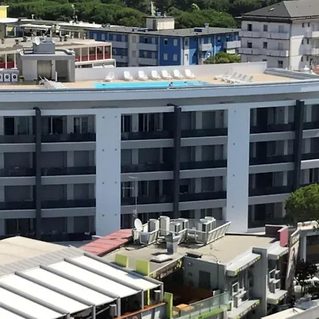 Living Flat With Pool And Parking